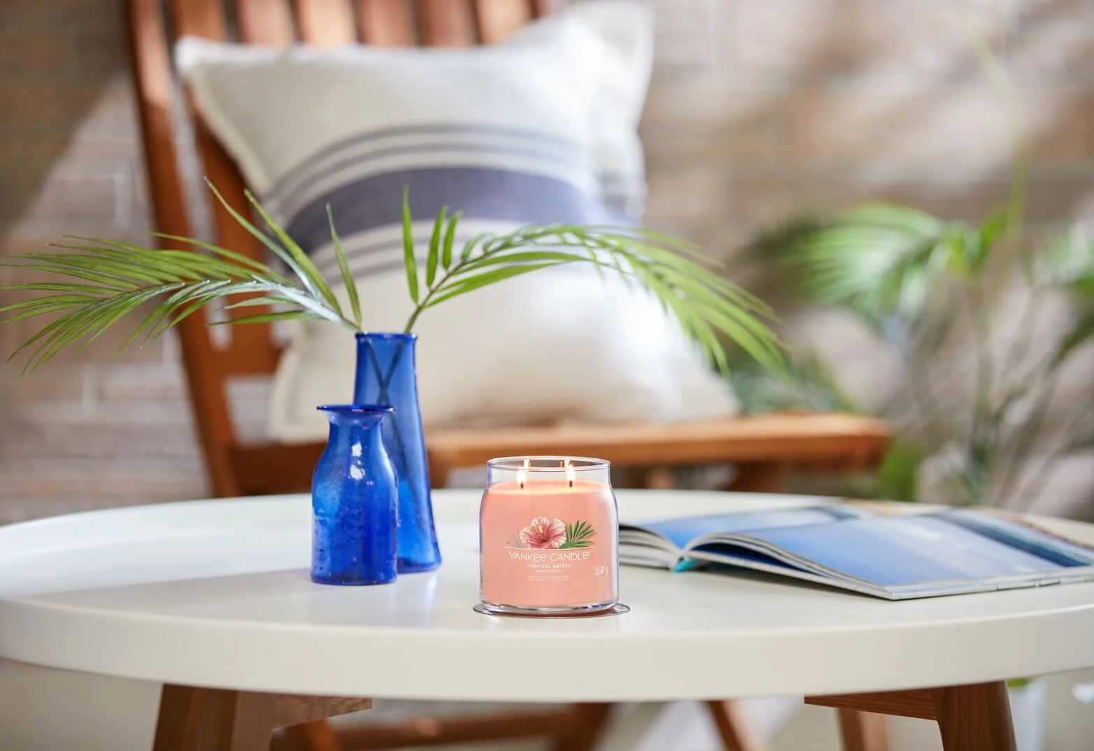 Tropical_Breeze_Medium-1 Tropical Breeze Signature Medium Jar 368g 2-Docht