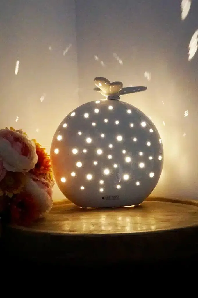 mendini-libelly-licht-detail Lichtkugel Mendini mit Libelly 11,5cm LED cremeweiß
