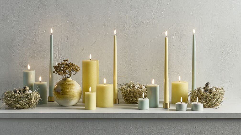 UYUNI-UL-30801-UL-TA-DG02332-2-UL-TA-WY02332-2-UL-PI-DG06010-UL-PI-DG06015-UL-PI-DGM0503-UL-PI-DGM0505-UL-PI-DGM0506-UL-PI-WYM0506-UL-PI-WY78020-UL-PI-WY78010 Uyuni LED Stumpenkerze 5,8 x 15cm dusty green