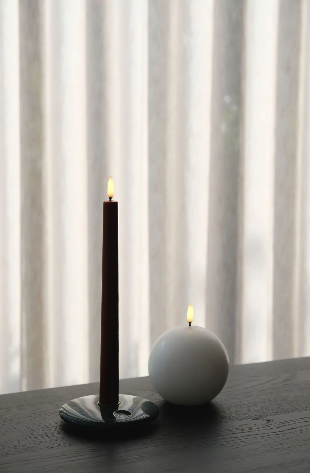 Black-Taper-Chamber-and-Round-candle-large