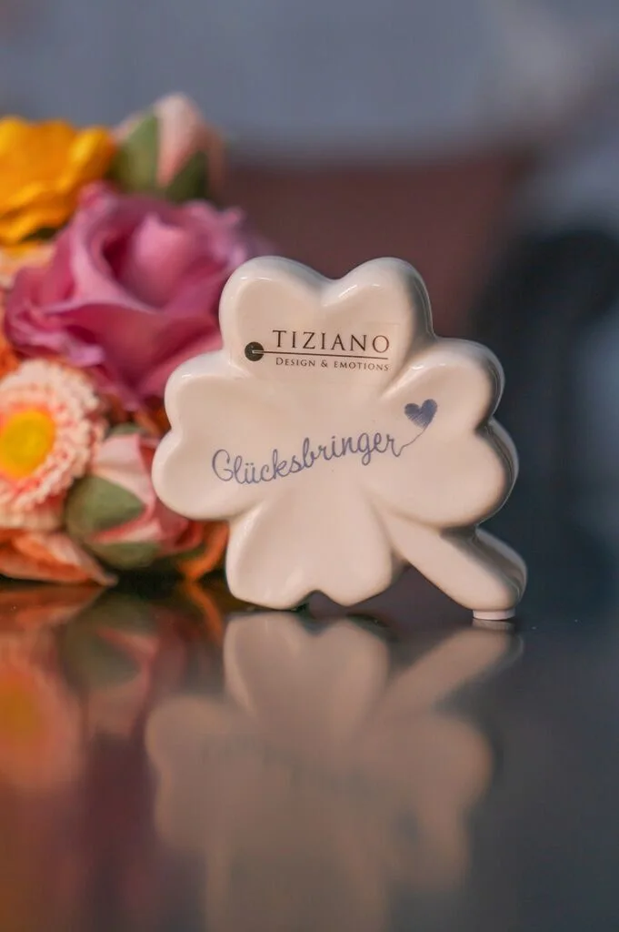 alegra-gluecksbringer-weiss-creme Deko Glücksbringer Alegra 7cm