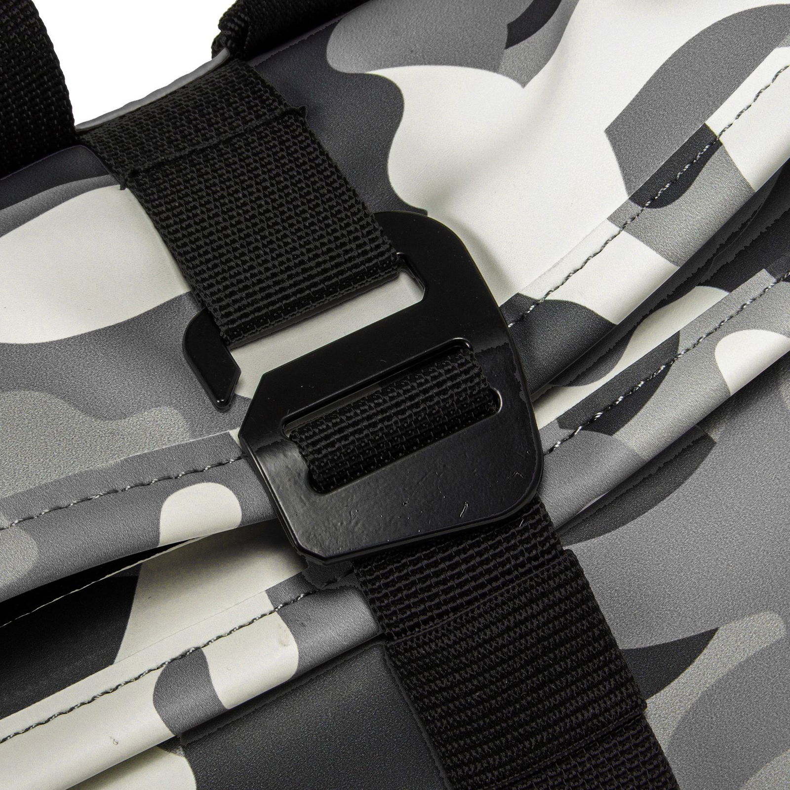 Mart - Los Angeles Rolltop Mini Rucksack weiß/schwarz camo