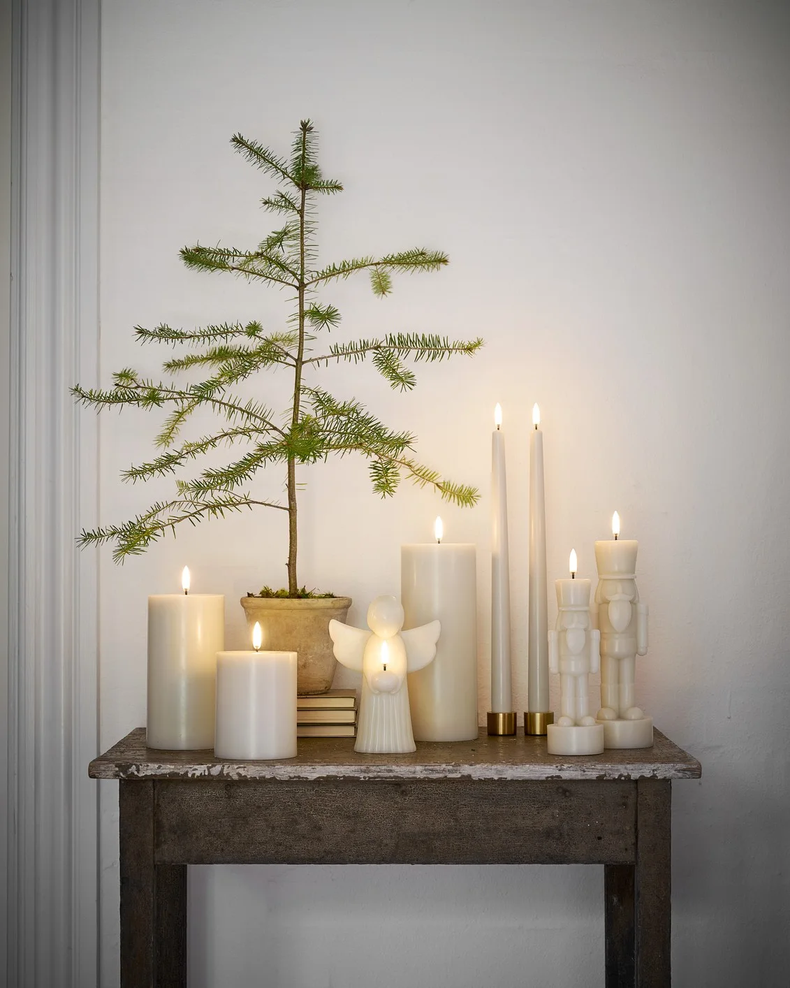 Uyuni LED Kerze Angel oyster grey 11x15,5cm