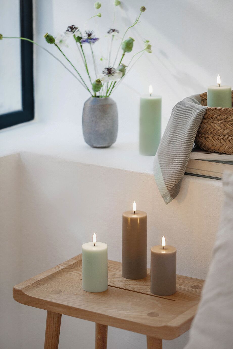 Uyuni-UL-PI-SA06015-UL-PI-SA06010-UL-PI-DG06015-UL-PI-DG06010-1 Uyuni LED Stumpenkerze 5,8 x 15cm dusty green