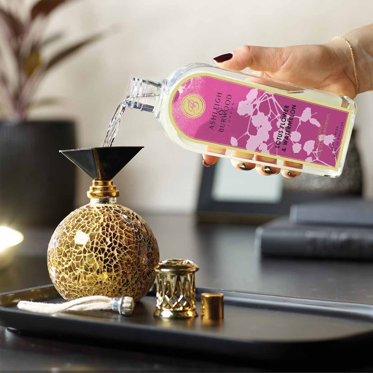 Lotus Flower & Watermelon 500ml Duftlampenöl Nachfüller Lotus Flower & Watermelon 500ml Duftlampenöl Nachfüller