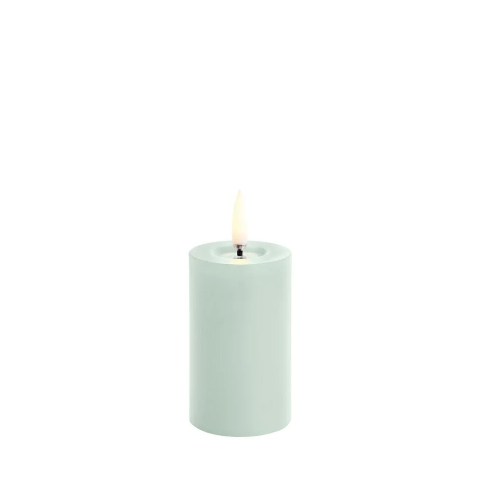 UL-PI-DGM0506_r1_no_glow Uyuni LED Stumpenkerze 5 x 7,5cm melted dusty green