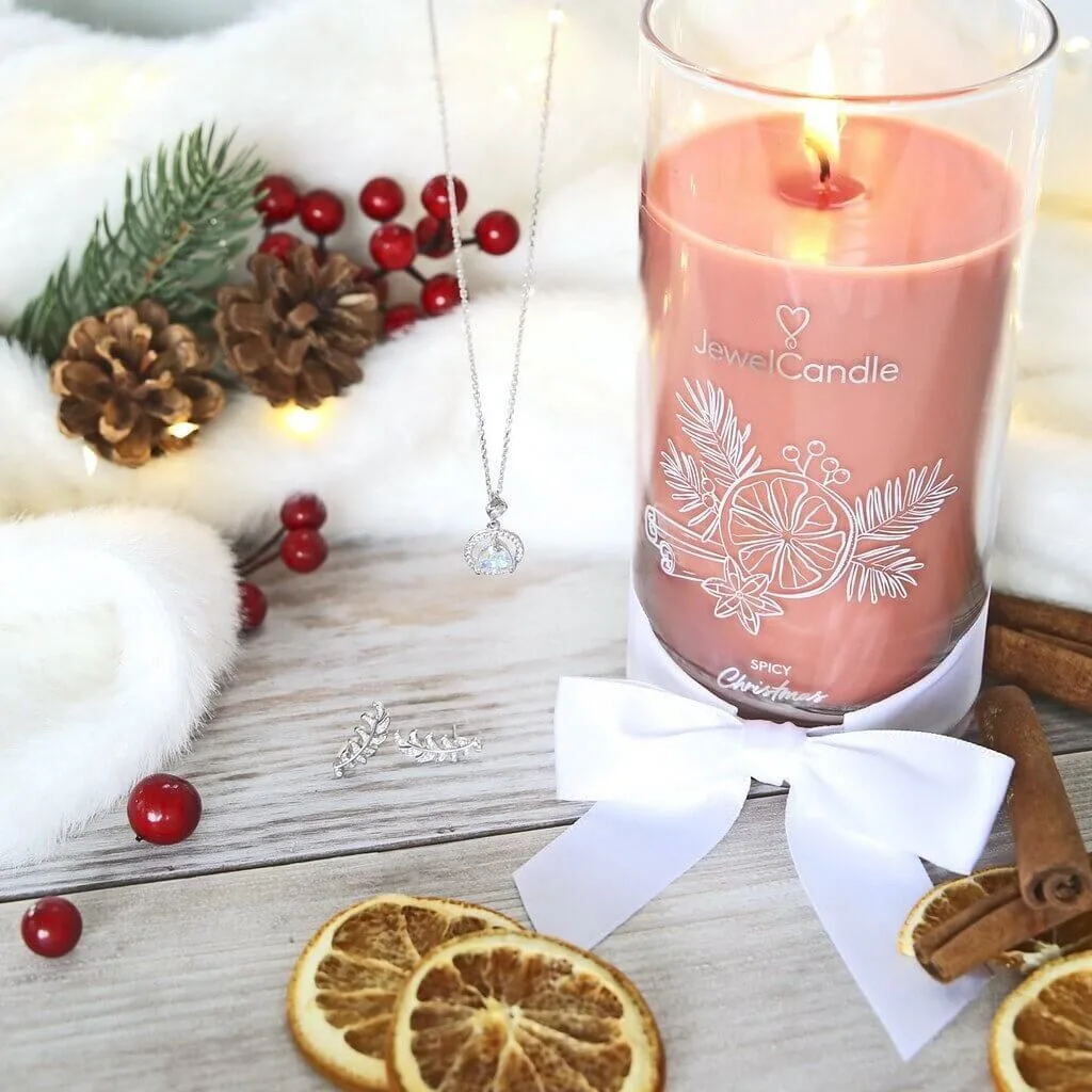 da3d4e7234e33b0be60409befc01f30895ba88da_spicy_christmas_scented_candle_with_jewel_jewelcandle_gallery_4_95be36e8-ff2c-4b0c-84d7-5a0910c136fd Spicy Christmas (Armband) 400g Swarovski Edition