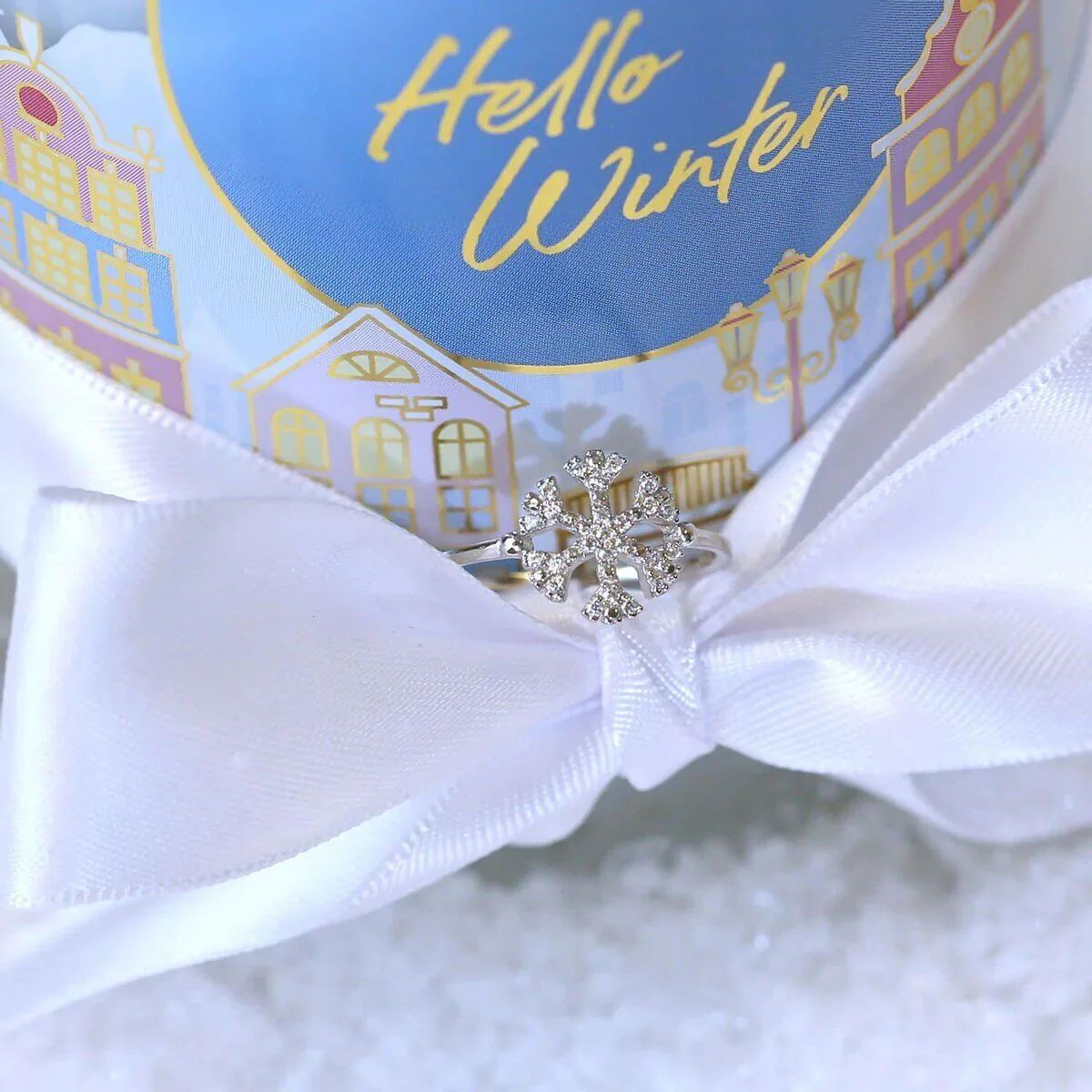 9b058e5f3ffad7443bd3c944d2ae7cddbb5cf1e9_hello_winter_scented_candle_with_jewel_jewelcandle_jewellery_gallery_3_2048x Hello Winter (Ring L) 400g