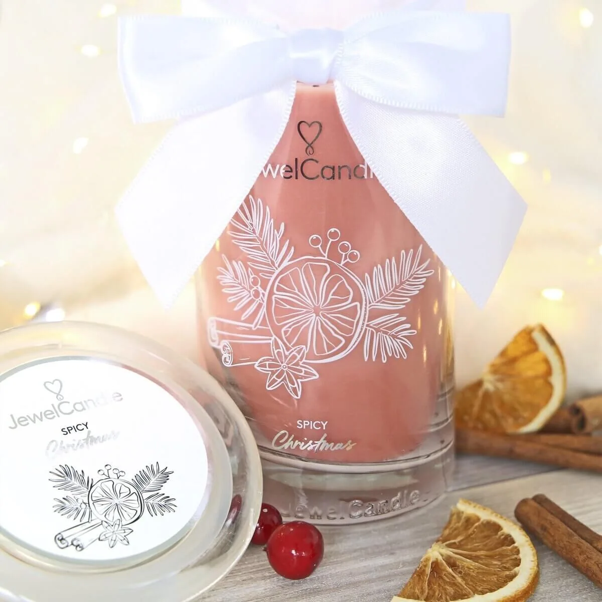 df5f256f100b6b97adee29b172900feebf1b11e7_spicy_christmas_scented_candle_with_jewel_jewelcandle_gallery_2_ffeda80c-f364-4fc2-ad57-efe8aaf1e55d Spicy Christmas (Armband) 400g Swarovski Edition