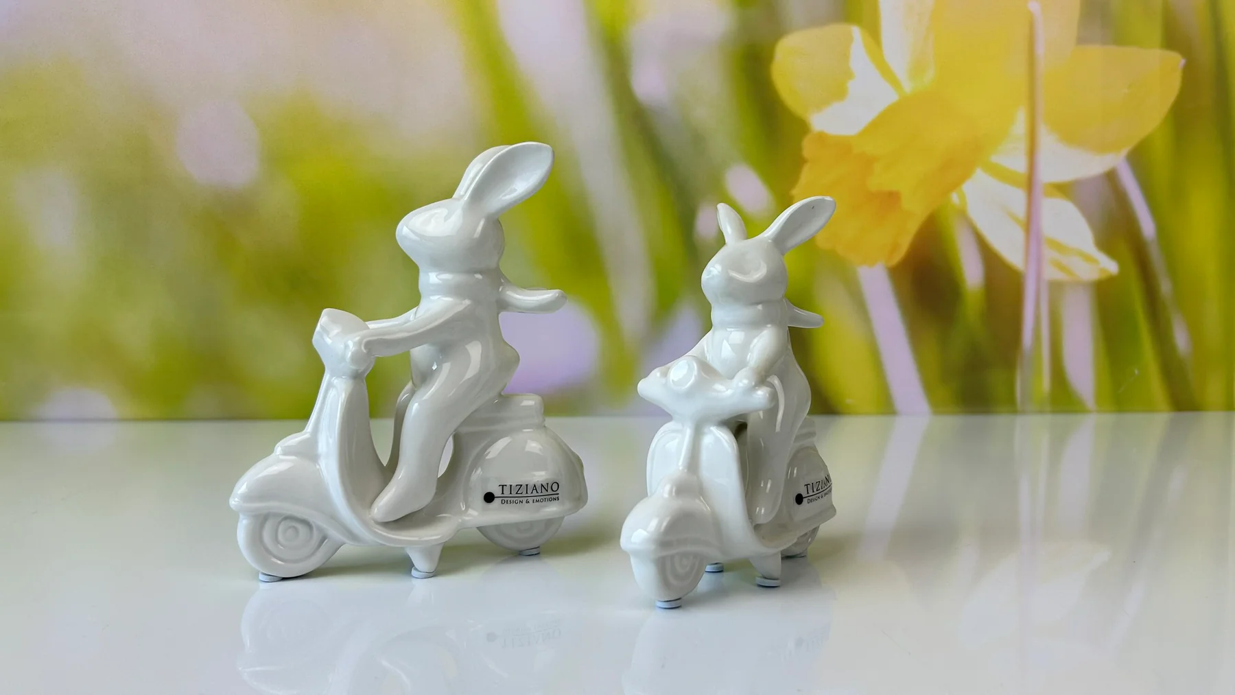 Hase Vespino auf Vespa 13cm cremeweiß Hase Vespino auf Vespa 13cm cremeweiß