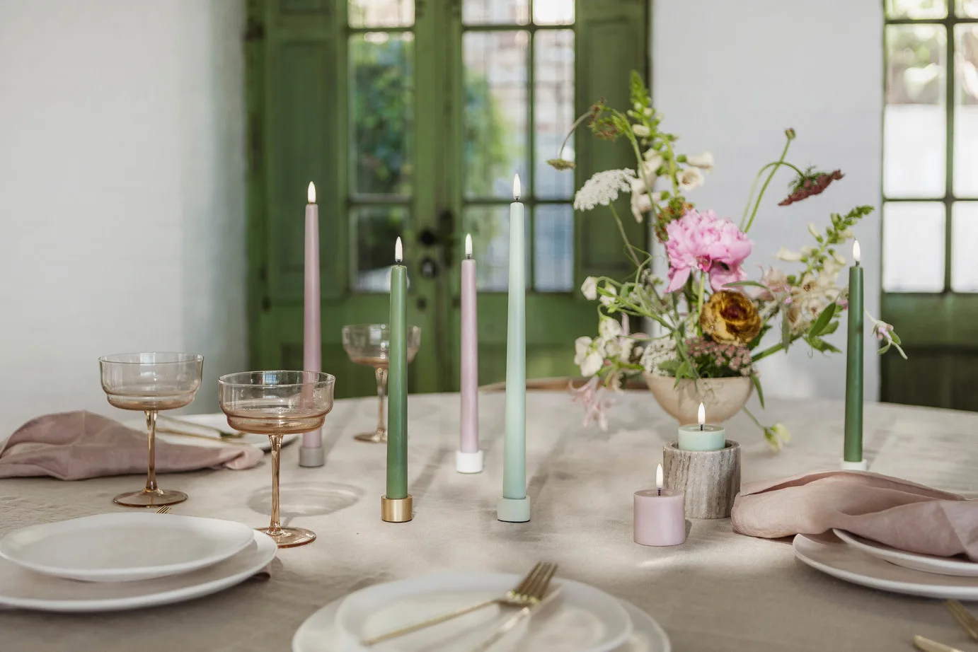 Uyuni Tafelkerzenhalter Light matte brass 2 Stück