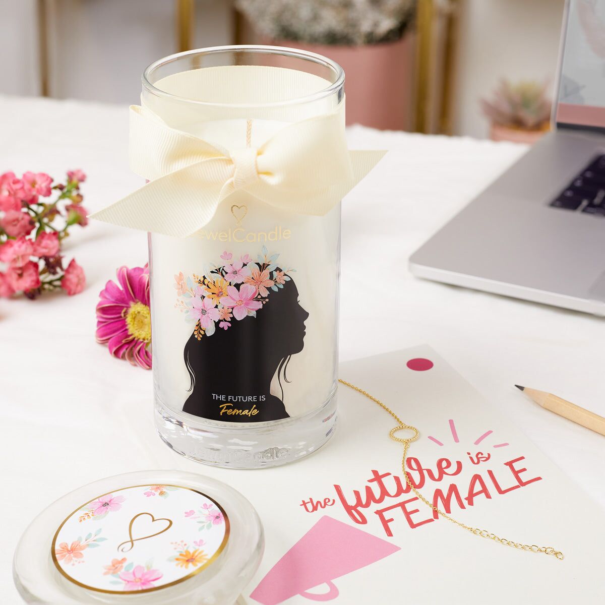 08fd3121fd30bf304842b1c28c6f5b317b522dfc_retouch_1 The Future Is Female (Armband) 400g