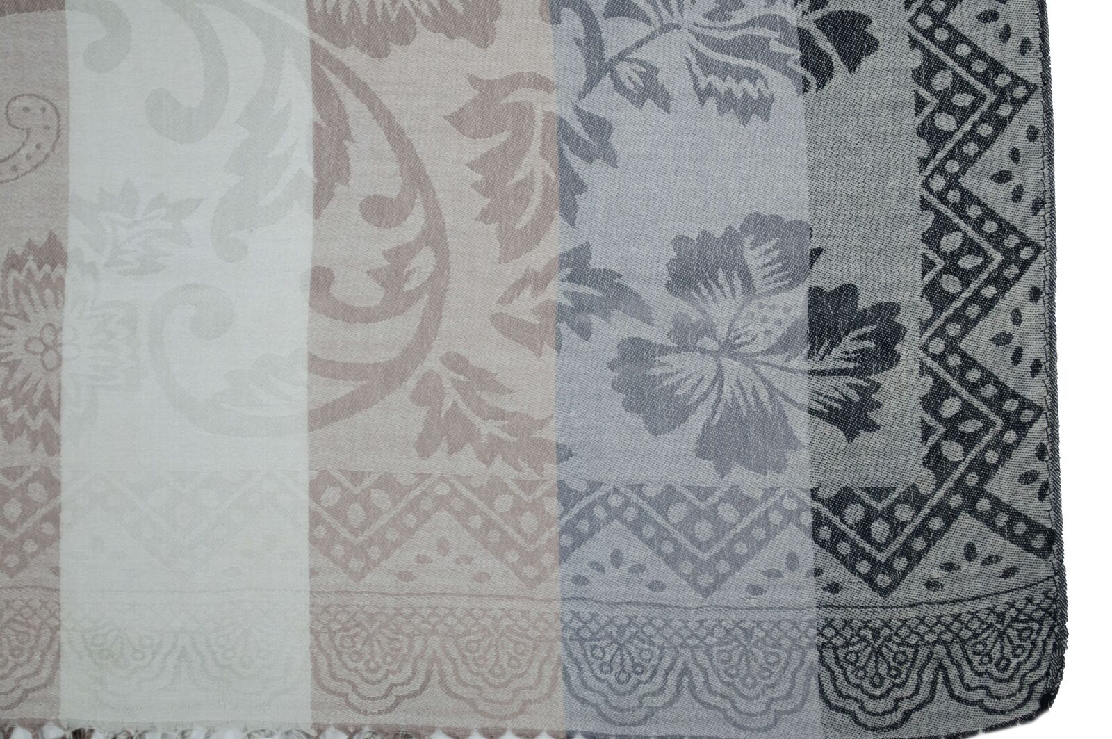 60550002-810_Detail Jacquard Schal Acelya hellgrau 810