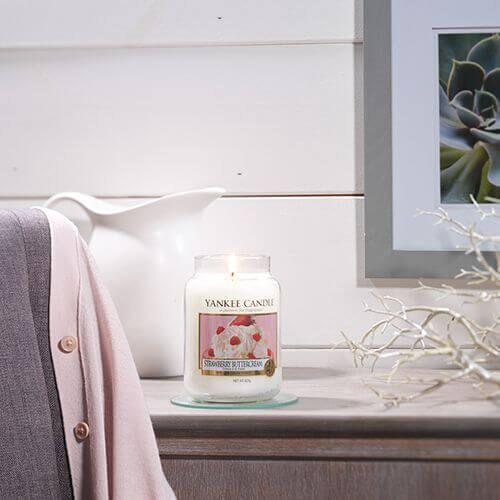141288-Strawberry-Buttercream Yankee Candle - Strawberry Buttercream 623g