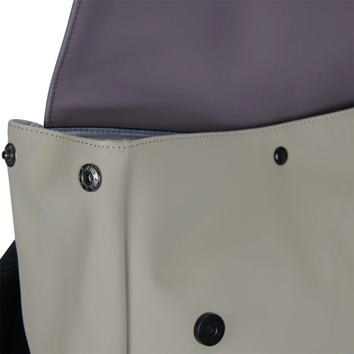 011CB5CBADC4B2CC2A25AAFC8DAE539C07C15BF9 Fane - Lincoln Flap Rucksack 17L altlila/beige