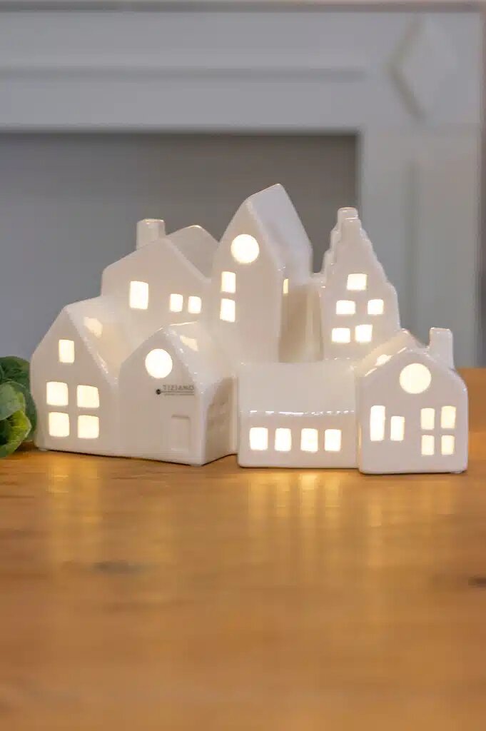 Dorf Mezzano 7 Häuser LED cremeweiß