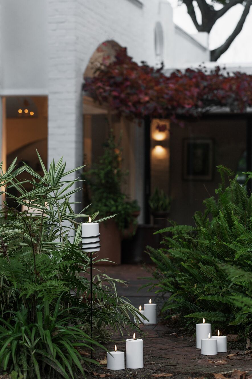 Uyuni-UL-OU-WH78078-UL-OU-WH78013-UL-OU-WH10178-UL-OU-WH10113-UL-OU-WH10117-Outdoor-Pillars-7 Uyuni Outdoor Spear Kerzenhalter