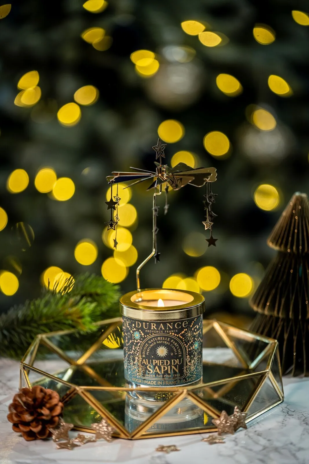 Am Tannenbaum - Set mit Karussel und Duftkerze 180g Am Tannenbaum - Set mit Karussel und Duftkerze 180g