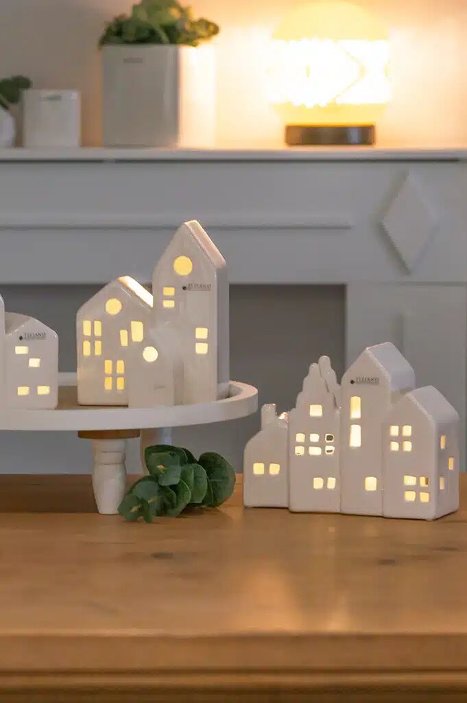 Dorf Mezzano 4 Häuser LED cremeweiß