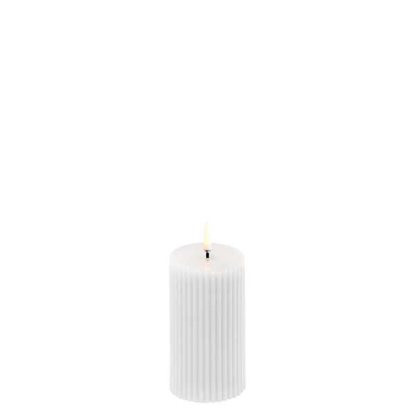 Uyuni LED Stumpenkerze 5,8x10cm Nordic White geriffelt