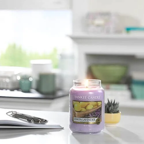 FOM-July_Lemon-Lavender_Distributors Yankee Candle Lemon Lavender 623g Live Style