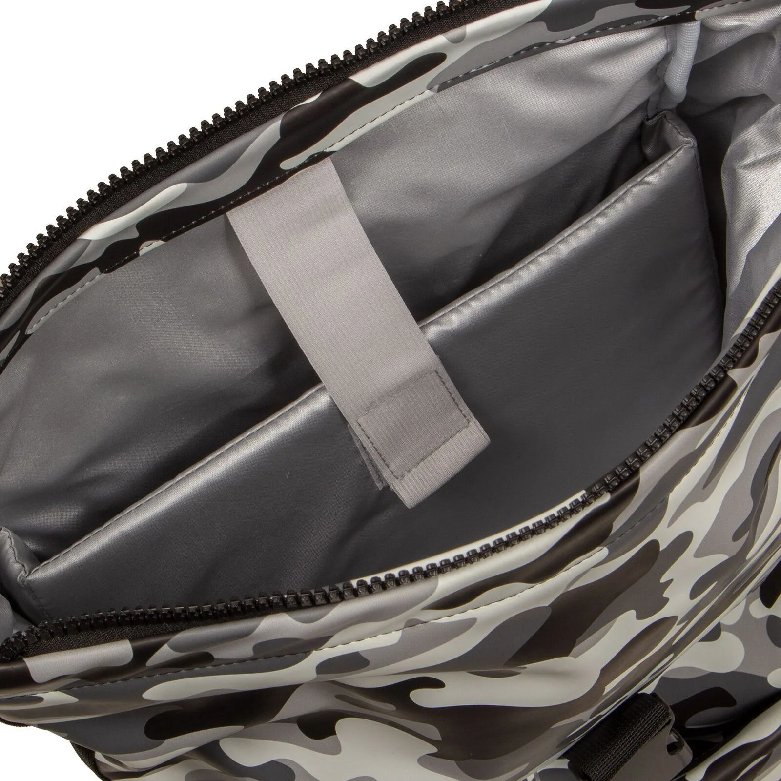 1F6FIjIQ Mart - New York Rolltop Rucksack weiß/schwarz camo