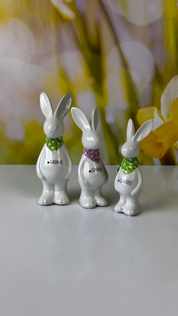 Hase Gabrio mit Halstuch grün 21cm cremeweiß Hase Gabrio mit Halstuch grün 21cm cremeweiß