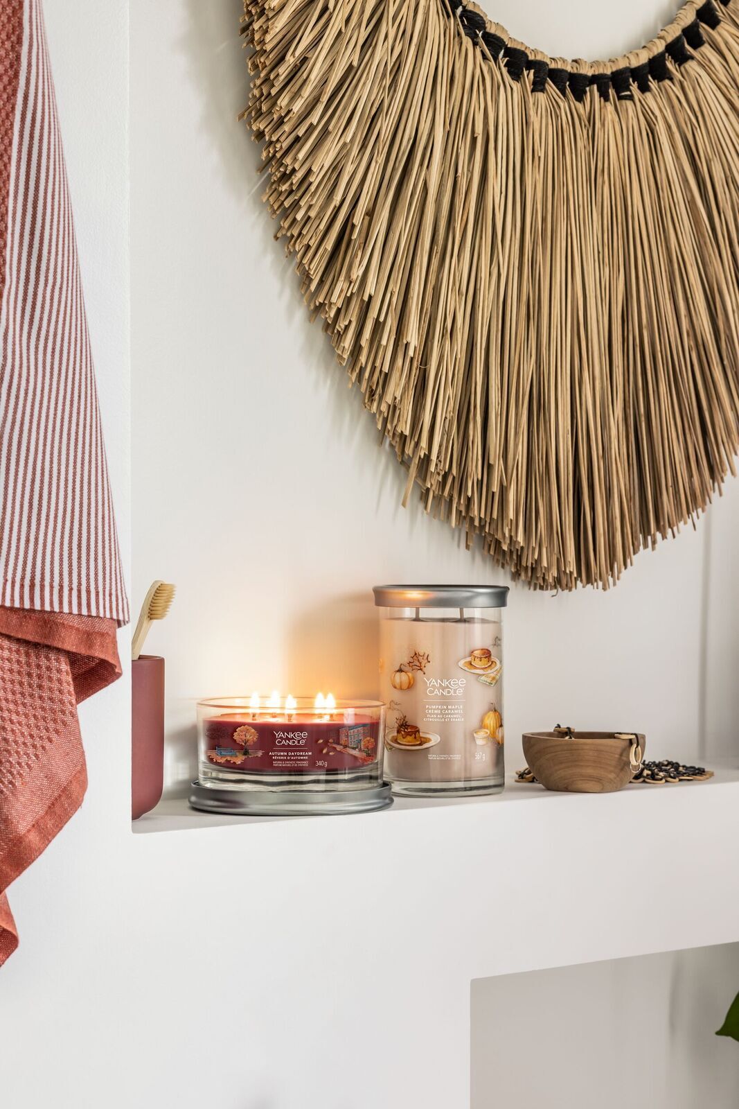 AUTUMN_DAYDREAM_PUMPKIN_MAPLE_010 Pumpkin Maple Crème Caramel Signature Large Tumbler 567g 2-Docht