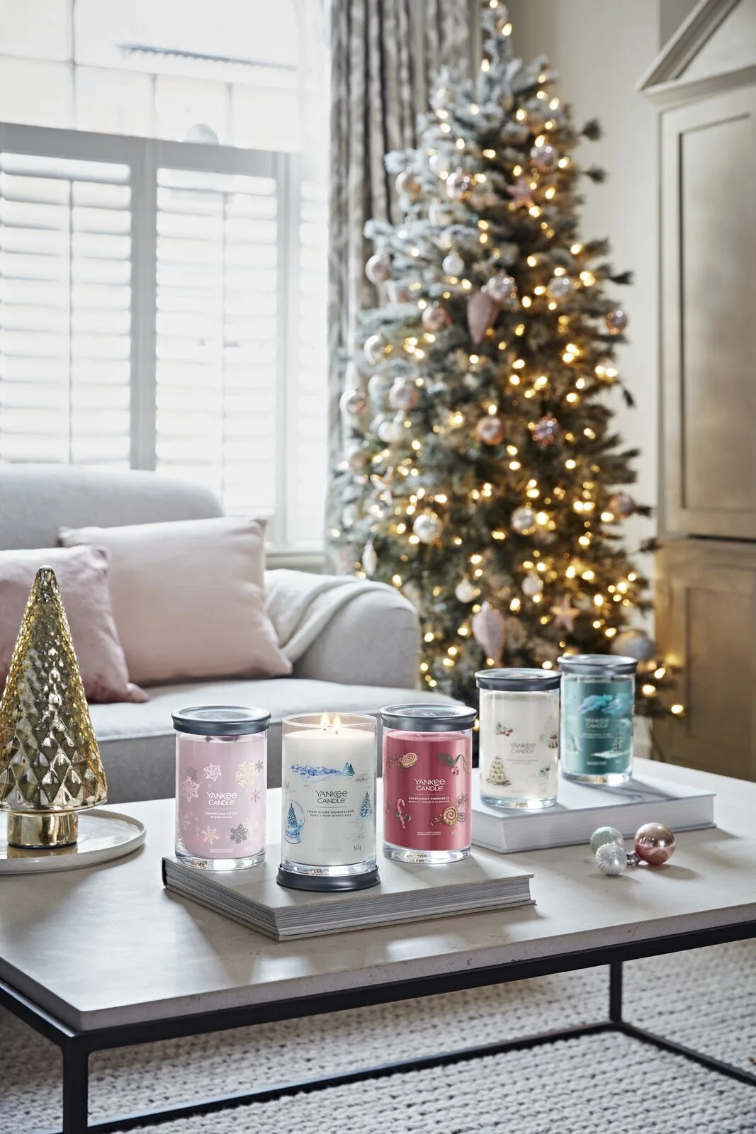 YC_02-22_22272_HRU Snow Globe Wonderland Signature Tumbler 567g 2-Docht