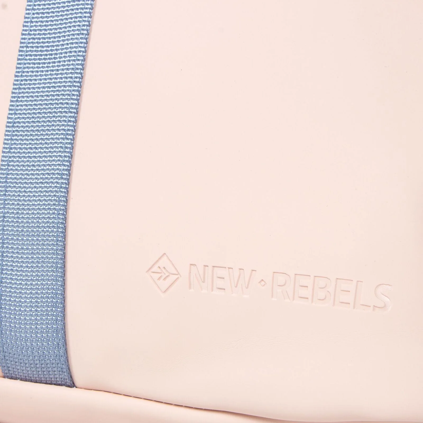 dPWIfPoQ Tim - Los Angeles Rolltop Mini Rucksack hellrosa/hellblau