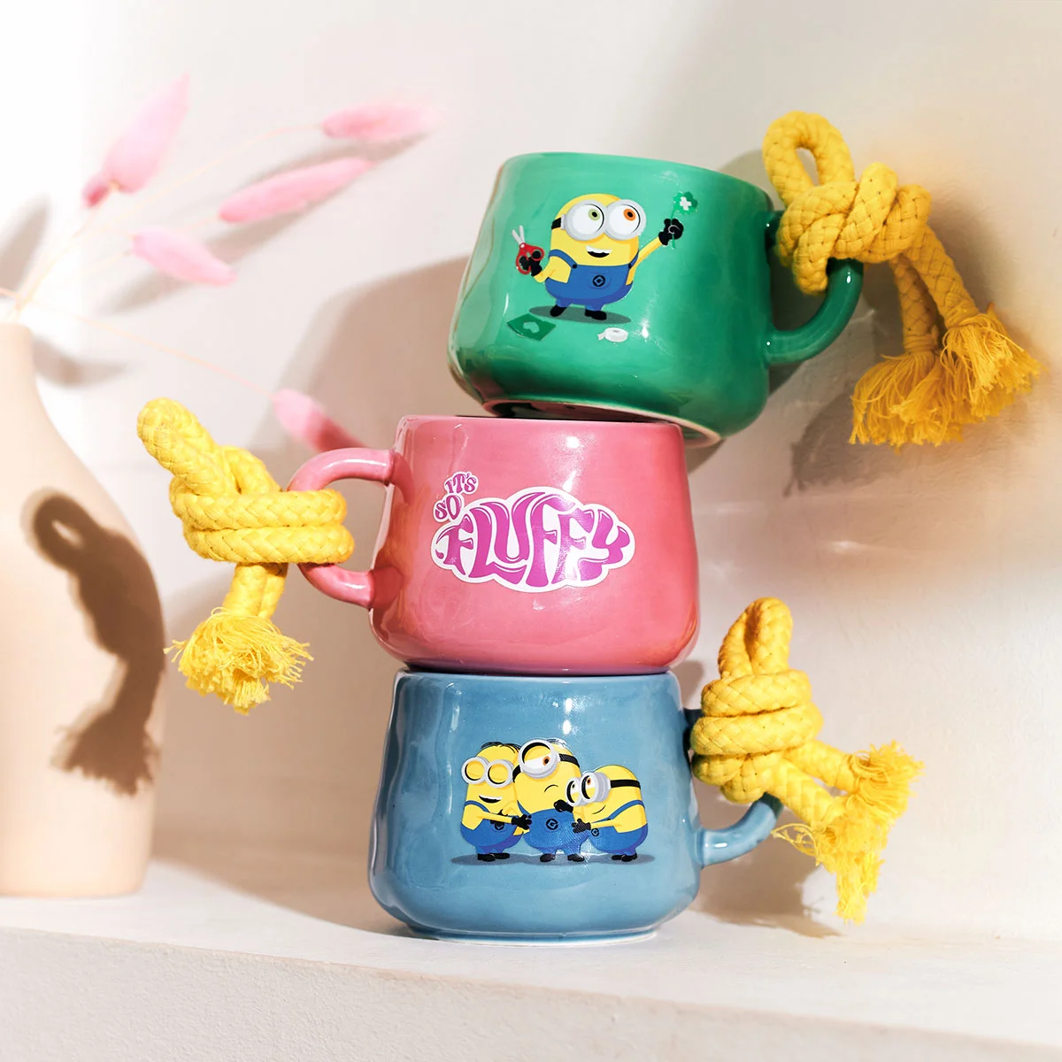 Fluffy - Minions™ Duftkerze 200g in Tasse mit Kordel