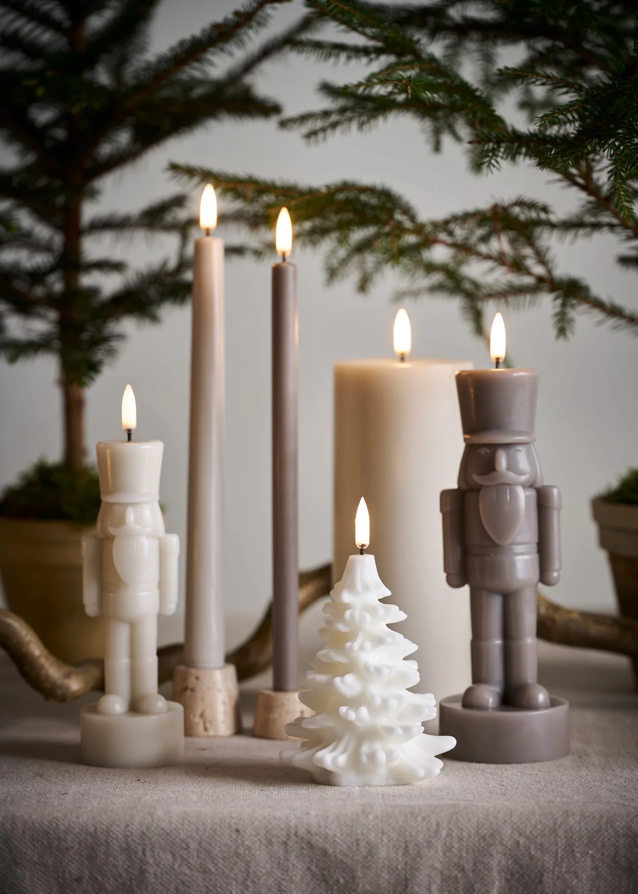 Uyuni LED Kerze Nutcracker oyster grey 6x16,5cm Uyuni LED Kerze Nutcracker oyster grey 6x16,5cm