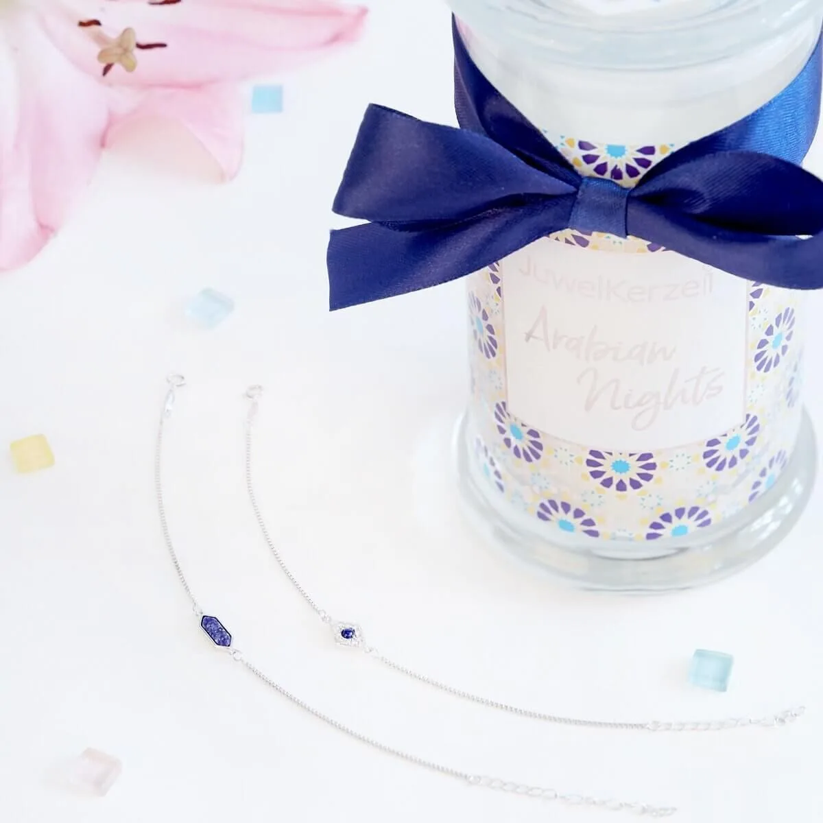 2ced224ff69041c13928858ead69a6df70a7a632_arabian_nights_duftkerze_mit_armband_juwelkerze_2048x Arabian Nights (Armband) 400g