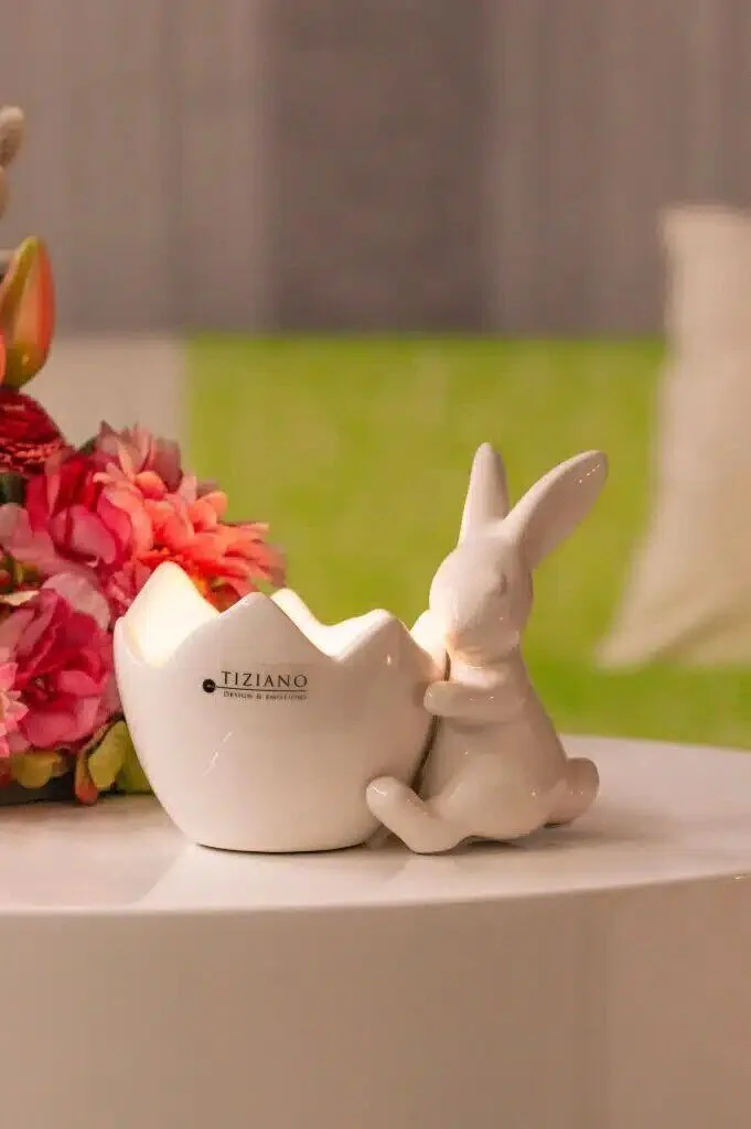 Leona-Teelicht-sitzend Hase Leona mit Teelicht-Ei sitzend cremeweiß