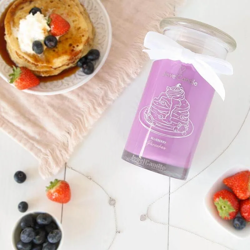61c39d1fe175876703374b472948407fe5e280a8_blueberry_pancakes_scented_candle_with_jewel_jewelcandle_gallery_picture_4_800x New Blueberry Pancakes (Halskette) 400g Swarovski Edition