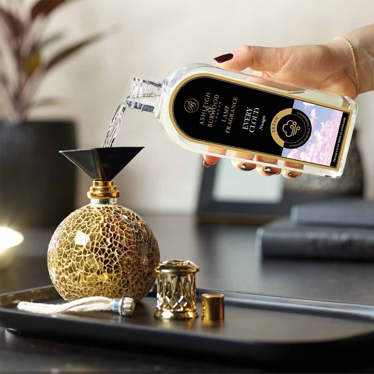 PFL1256-In-Use Every Cloud 500ml Duftlampenöl Nachfüller