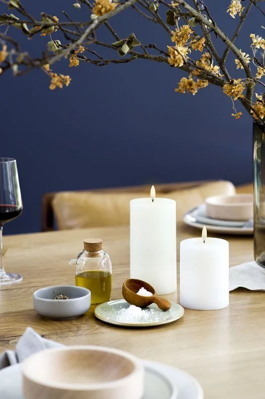 Pillar-Candles-nordic-white-dining-table-salt-blue-wall-small Uyuni LED Stumpenkerze 5x7,5cm nordic white