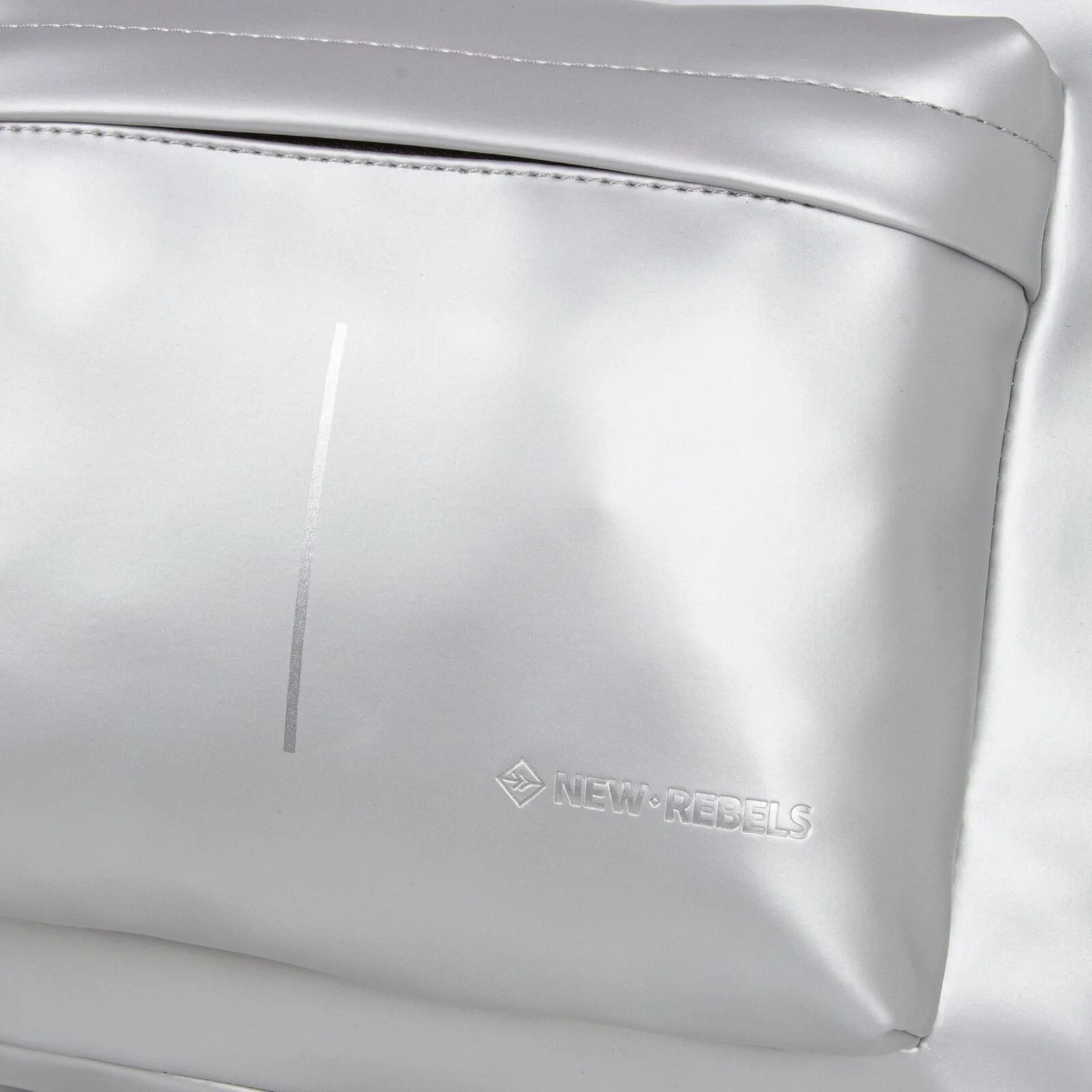 BcRRvhlw Mart - Chicago Rucksack silber metallic