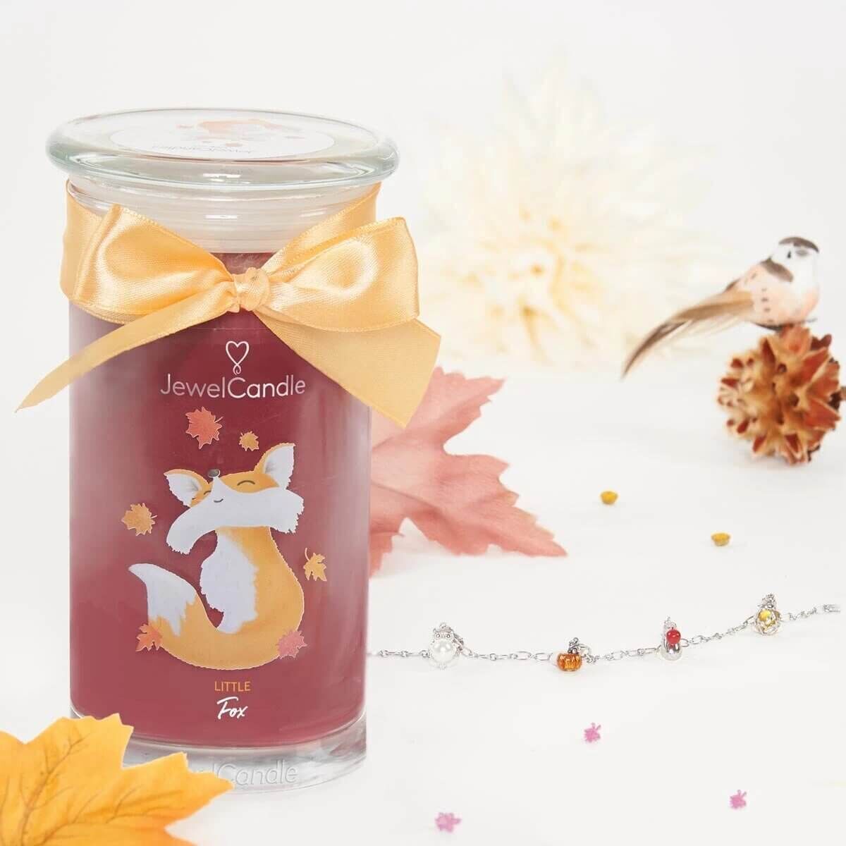 c1ed107716c803d825b49a4896ac0b7588734c38_little_fox_scented_candle_with_jewel_jewelcandle_gallery_image_3_a133f63a-d07b-4338-a973-270215c90d8b Little Fox (Armband) 400g