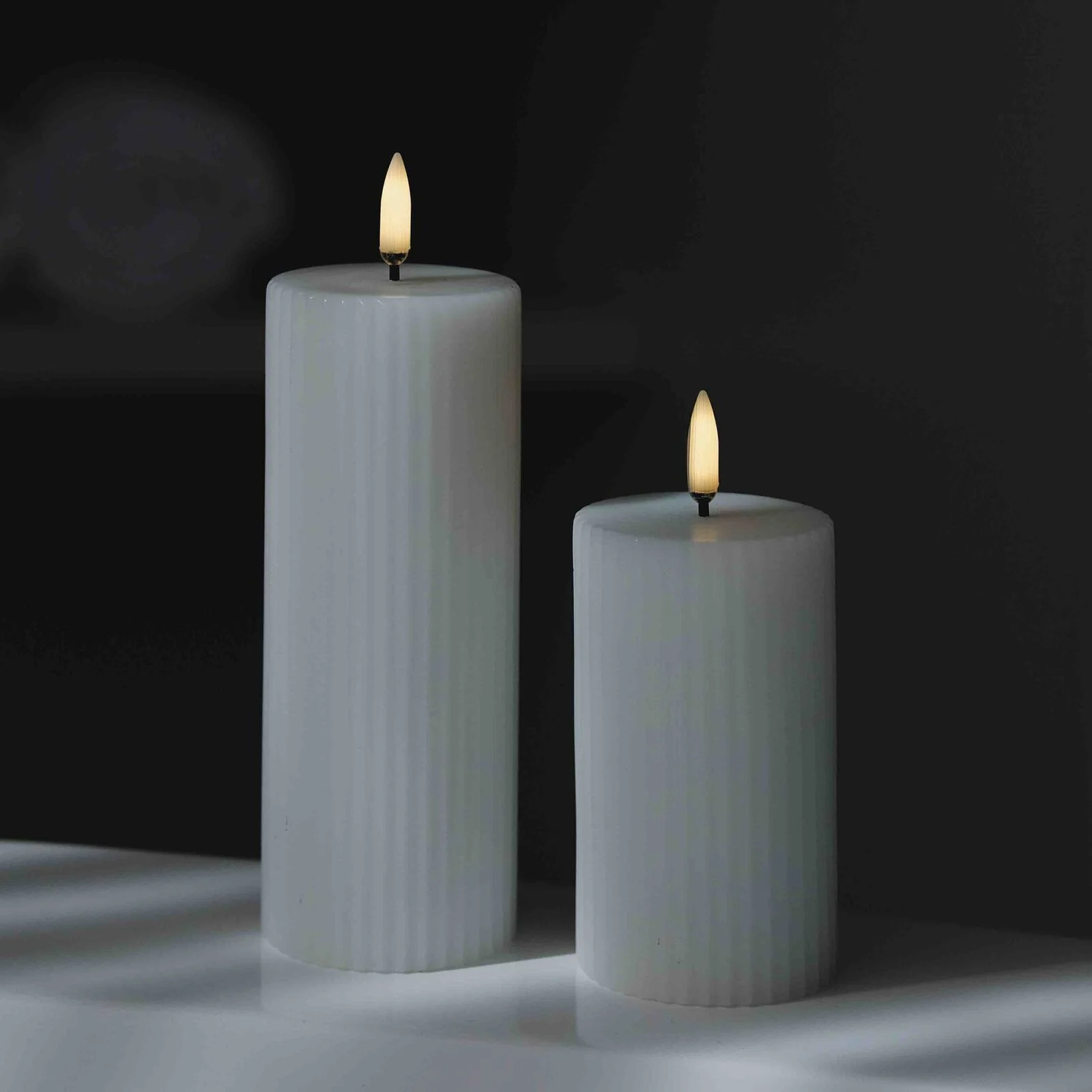 MHA-UL-01-68-e1678882252843 Uyuni LED Stumpenkerze 5,8x15cm Nordic White geriffelt