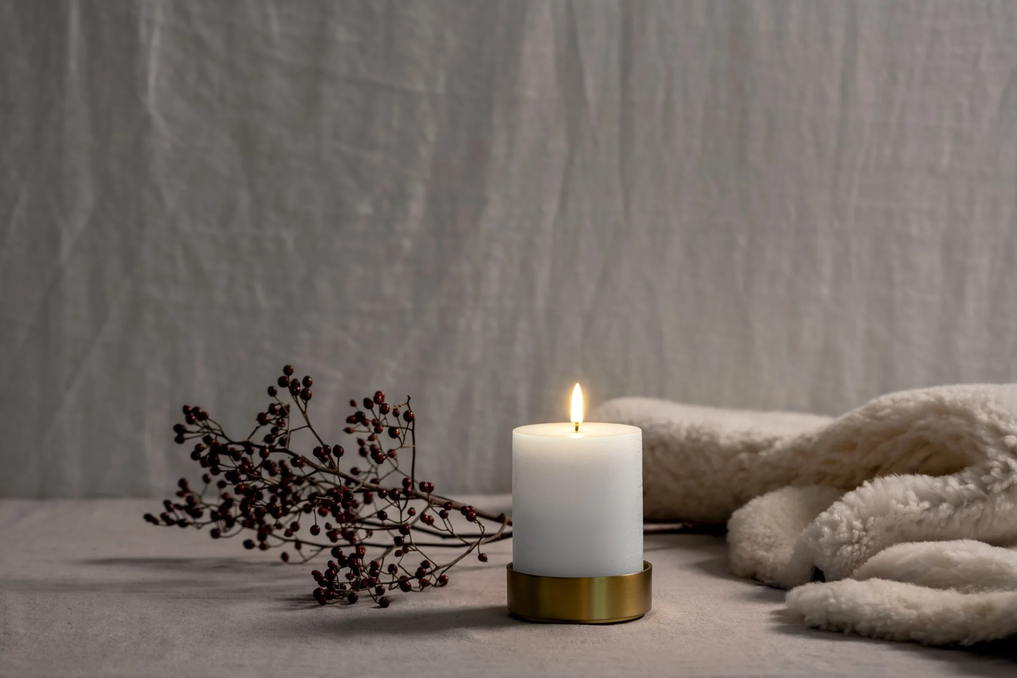 Uyuni Stumpenkerzenhalter Light matte brass