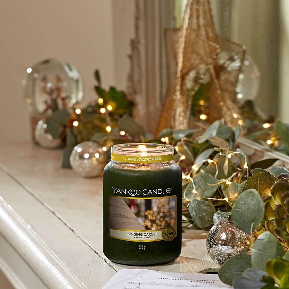 Magical-Christmas-Morning-Singing-Carols-Main_LR Singing Carols von Yankee Candle
