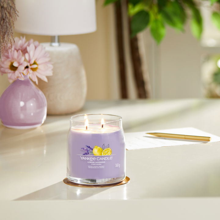 Lemon Lavender Signature Medium Jar 368g 2-Docht