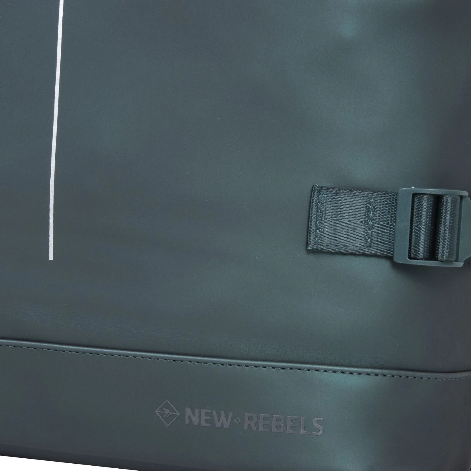 4v36oLos William - Riverside Rolltop Rucksack dunkelgrün metallic