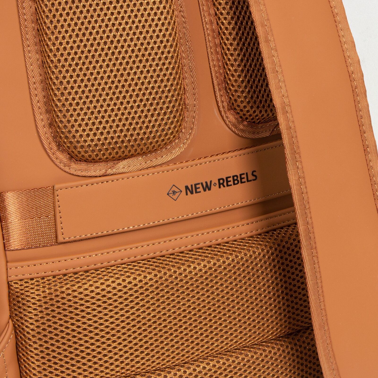 QZb-7788 Harper - Queens Rucksack cognac