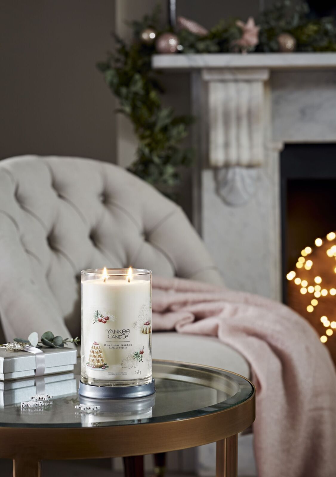 YC_02-22_22477_HRU Spun Sugar Flurries Signature Tumbler 567g 2-Docht