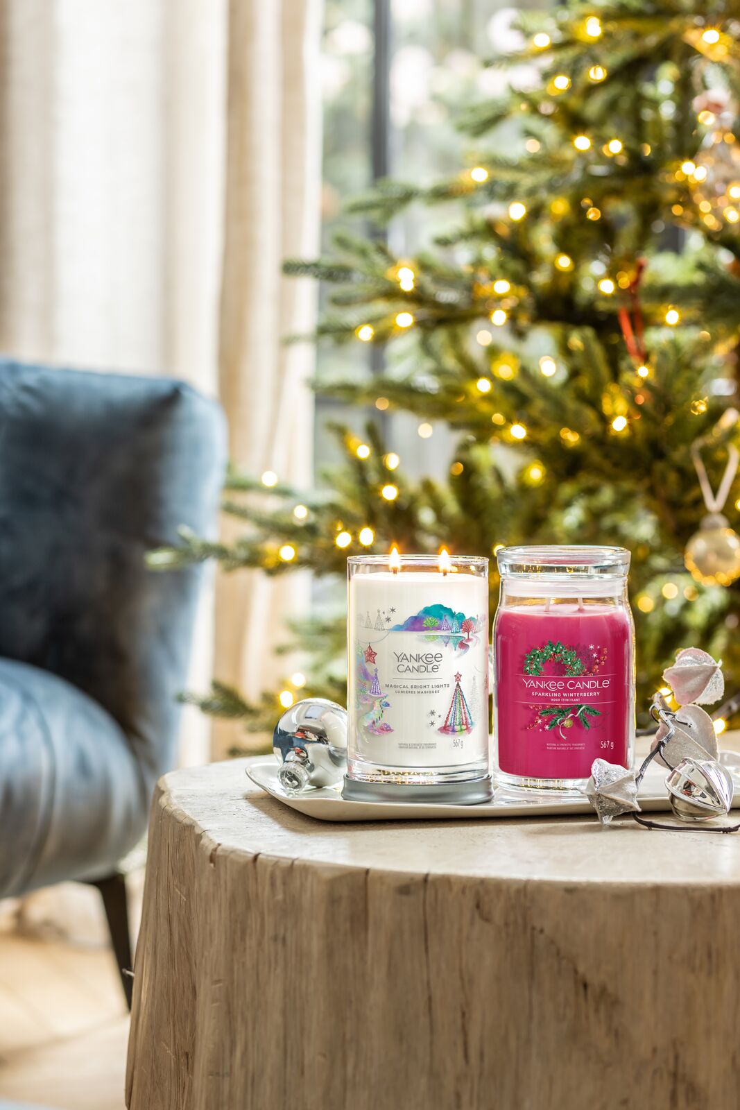 MAGICAL_BRIGHT_LIGHTS_SPARKLING_WINTERBERRY_030 Sparkling Winterberry Signature Large Jar 567g 2-Docht