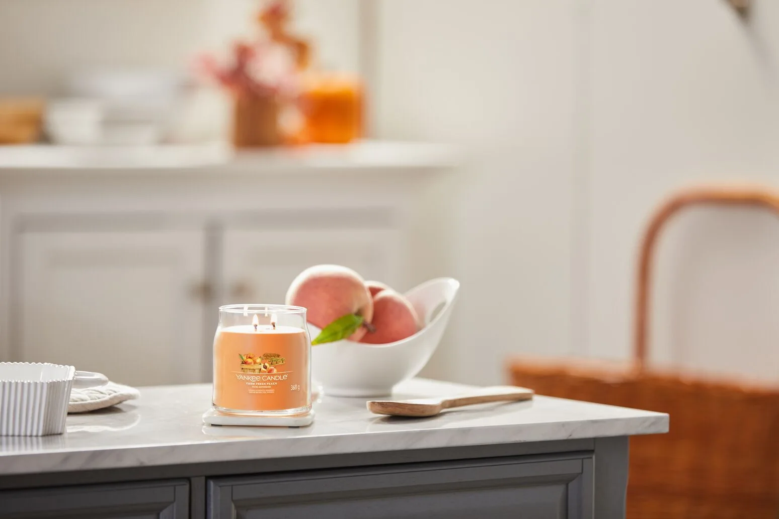 Farm-Fresh-Peach_enviro-3 Farm Fresh Peach Signature Medium Jar 368g 2-Docht