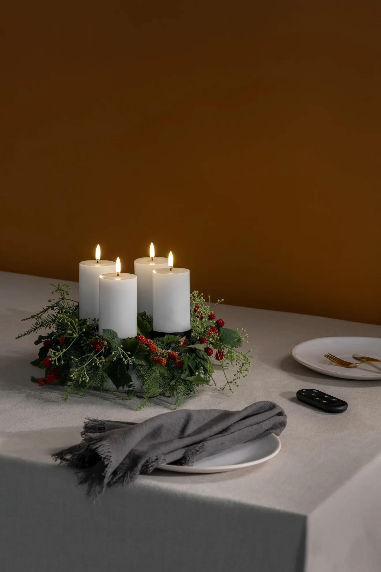 Uyuni Giftbox Pillar Stumpenkerze für Adventskranz nordic white Uyuni Giftbox Pillar Stumpenkerze für Adventskranz nordic white