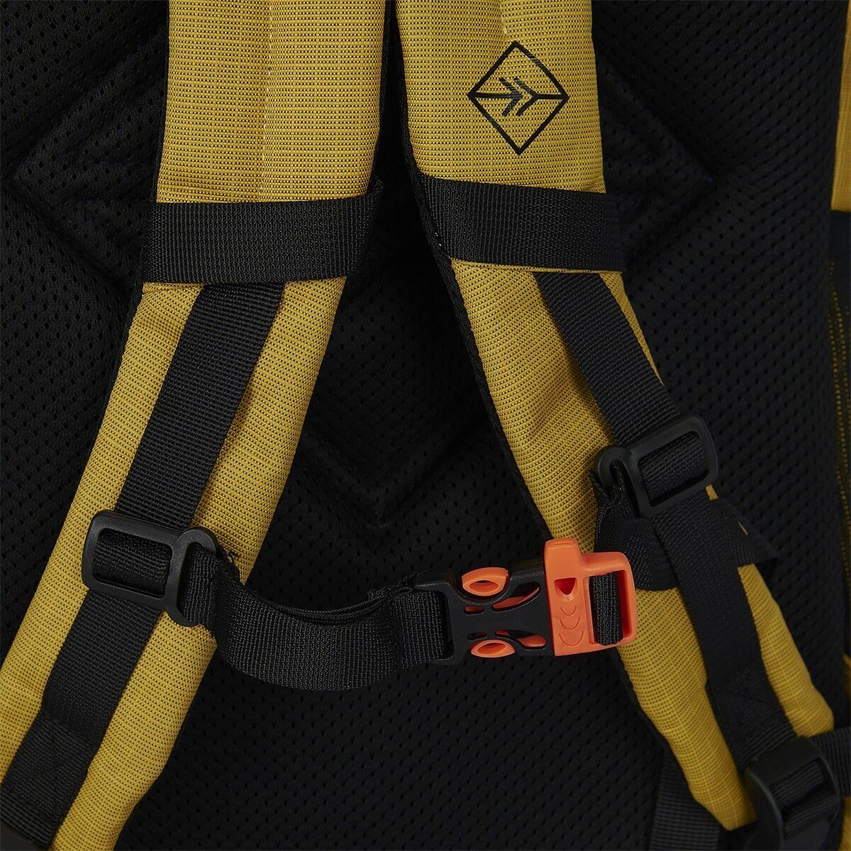 F8A265A39E19ADD1E3B3DE4E0959CB3F31E4ED19 Hugo - Carmichael Rucksack 26L schwarz